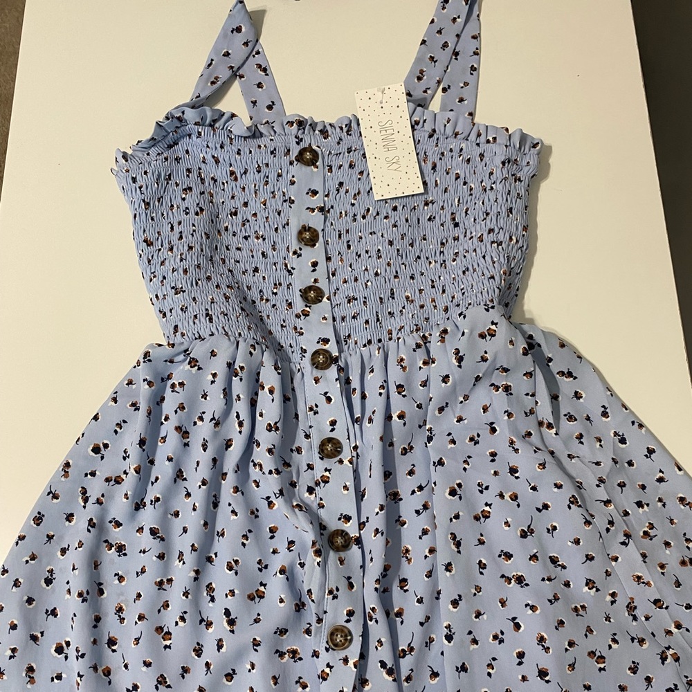 sienna sky SHORT dress, size medium, flowy